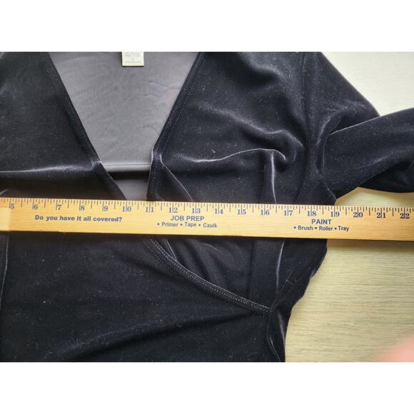 TOP/BLOUSE-CASUAL CORNER-Black Velvet-Low V-Neck Crossover-Long Sleeves-Size LRG - Picture 7 of 12